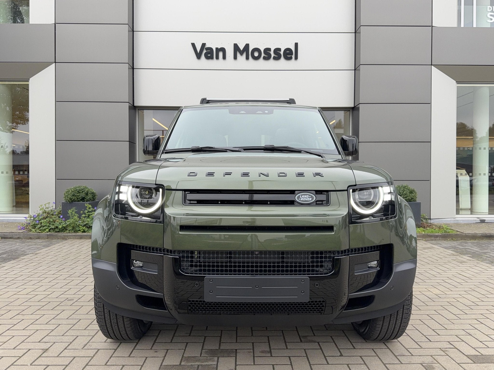 Land Rover Defender 110 D200 S Forest edition AWD Auto. 26MY, Autos, Neuf, Achat, 200 ch, Réception radio numérique