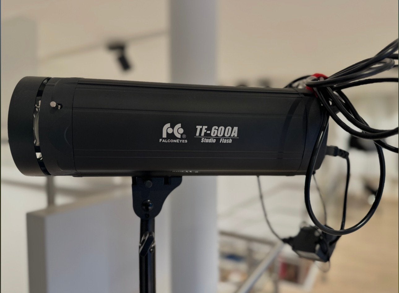 Flitslampen studio, Ophalen, Zo goed als nieuw