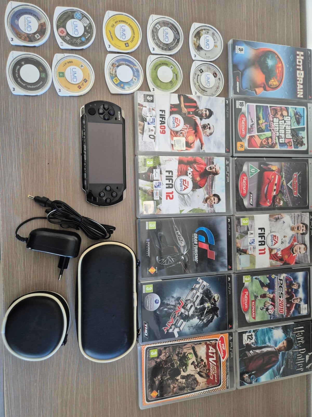 Psp 3004 in zeer goede staat + 21 spelletjes en accessoires, Games en Spelcomputers, Spelcomputers | Sony PSP, Ophalen, PSP