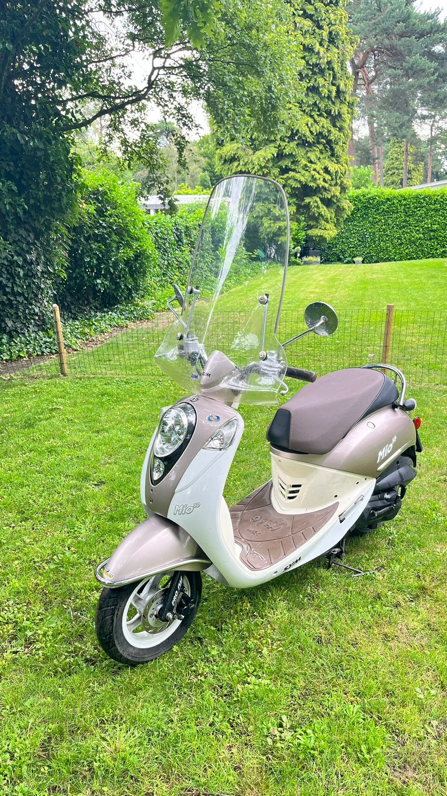 SYM MIO 50 Snorscooter met hoog scherm, Fietsen en Brommers, Scooters | SYM, Gebruikt, Klasse A (25 km/u), Benzine, 50 cc