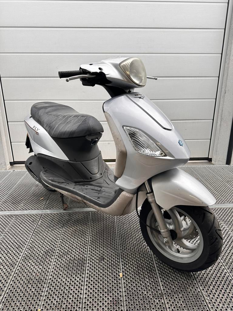 Piaggio Fly 125cc 4T (skr zip gilera runner 172cc 180cc), Fietsen en Brommers, Scooters | Piaggio, Ophalen of Verzenden, Zo goed als nieuw