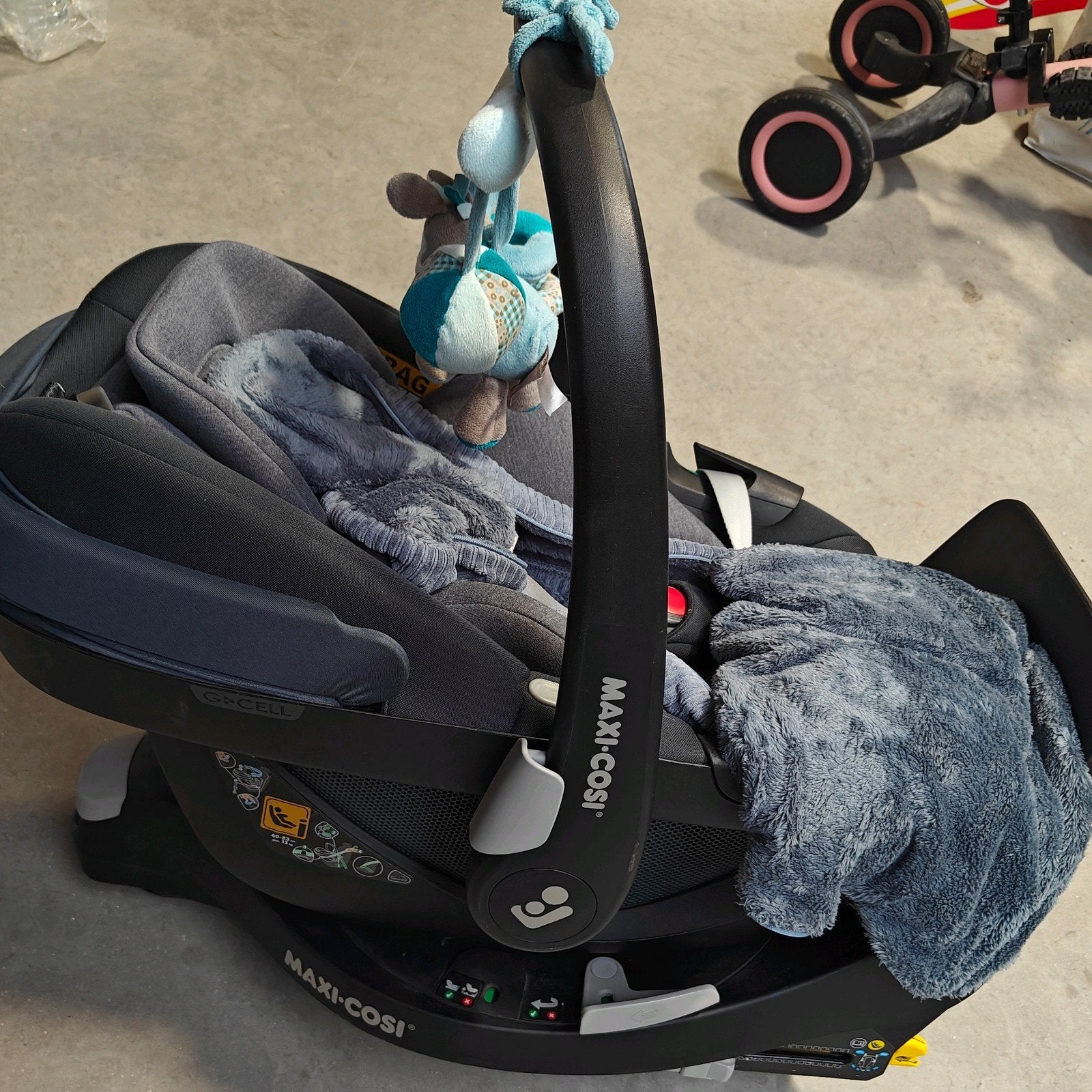 Maxi Cosi + 360 basis met isofix, Ophalen, Zo goed als nieuw, Maxi-Cosi, Autogordel of Isofix