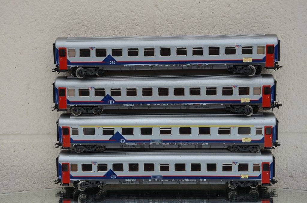 marklin 4351+ 4352- 4 voitures SNCB/NMBS -LIVREE MEMLING, Hobby & Loisirs créatifs, Enlèvement ou Envoi, Utilisé