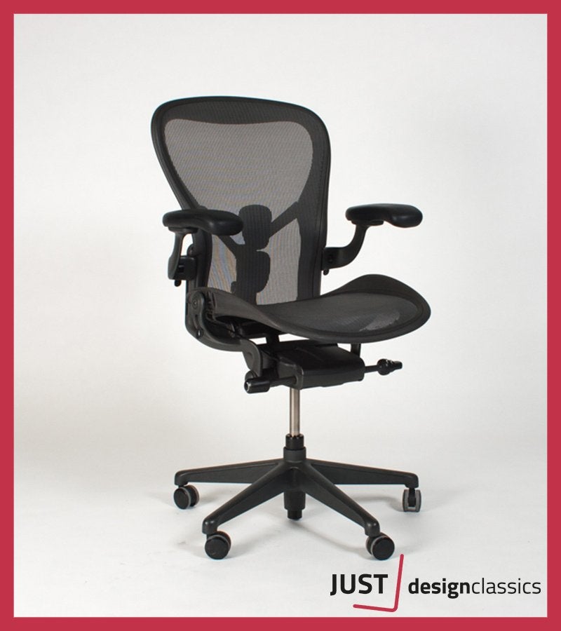 Herman Miller Aeron maat C Remastered (voorraad:10), Huis en Inrichting, Ophalen, Zo goed als nieuw, Grijs, Bureaustoel