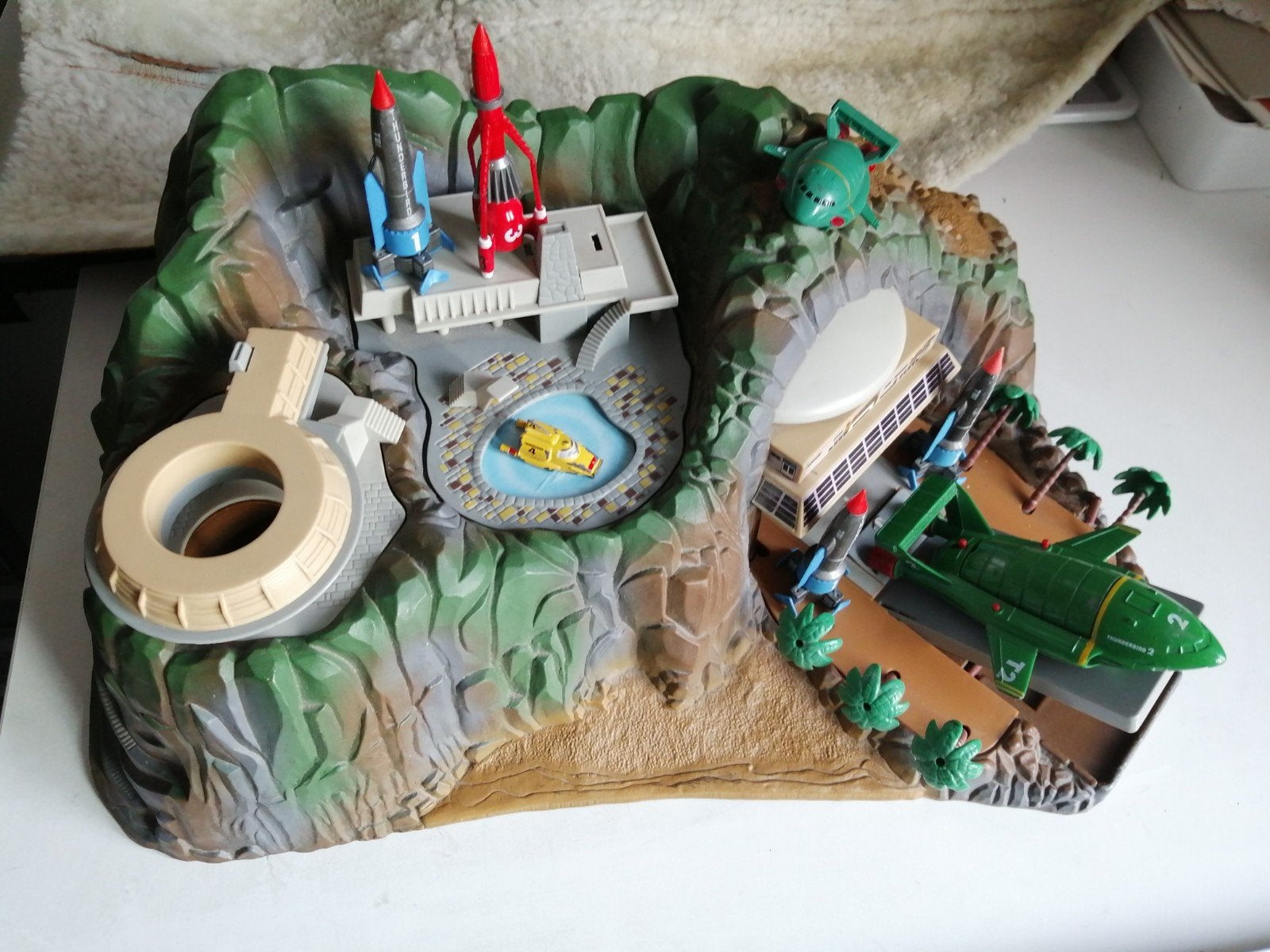 thunderbirds eiland, Ophalen, Gebruikt