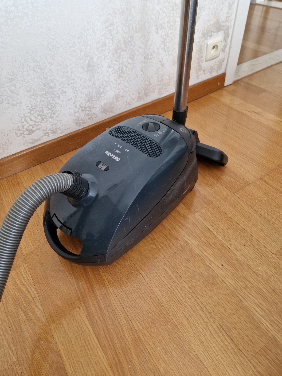 Miele S2111 300........1600 Waat, Ophalen of Verzenden, Miele