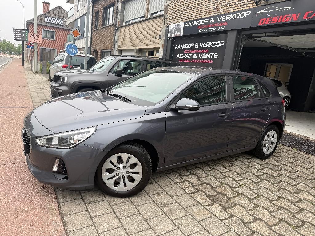 Hyundai I30 1400cc Benzine Navigatiecamera Airconditioning, Auto's, Bedrijf, Euro 6, Zwart, 4 cilinders