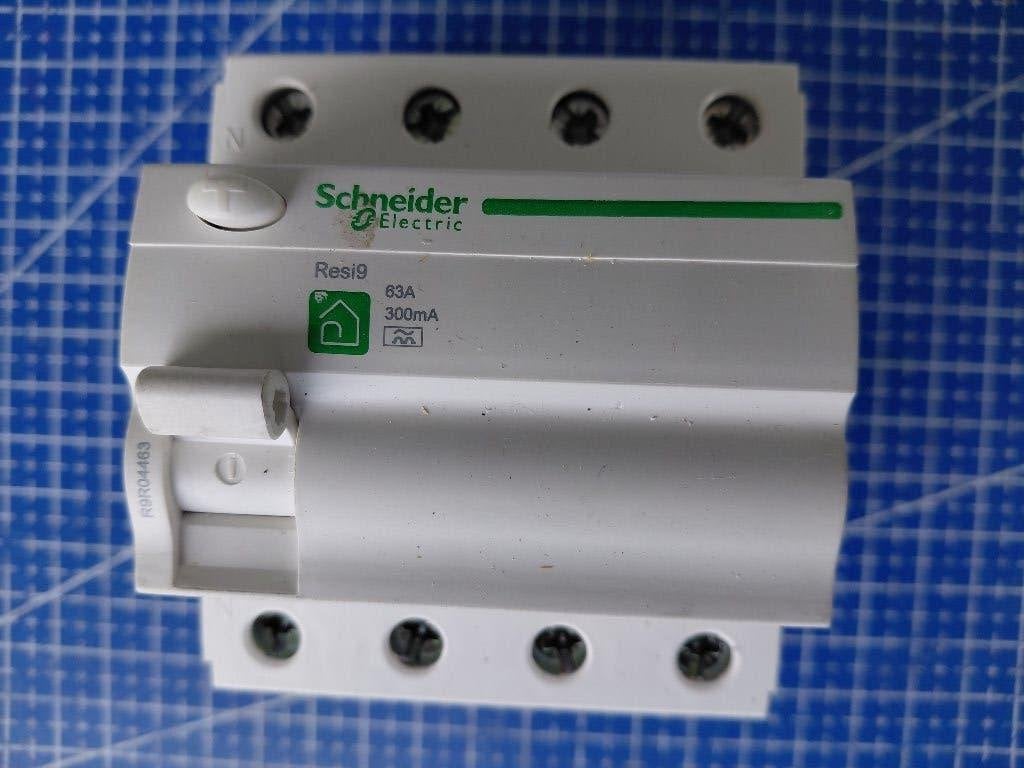 Verliesstroomschakelaar 63A / 300mA / 4P, Ophalen of Verzenden, Zo goed als nieuw, Schneider Electric, Aardlekautomaat