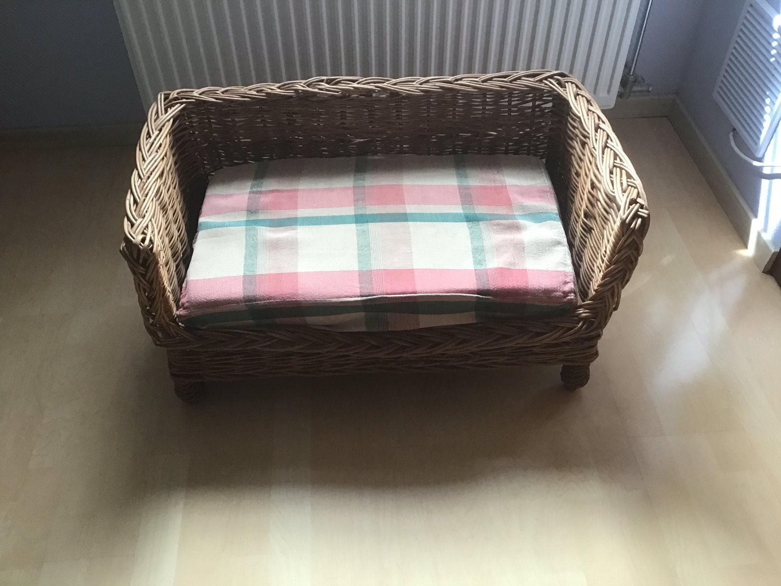 Rotan hondenmand met dik kussen in intacte staat, Enlèvement, Comme neuf, Roseau