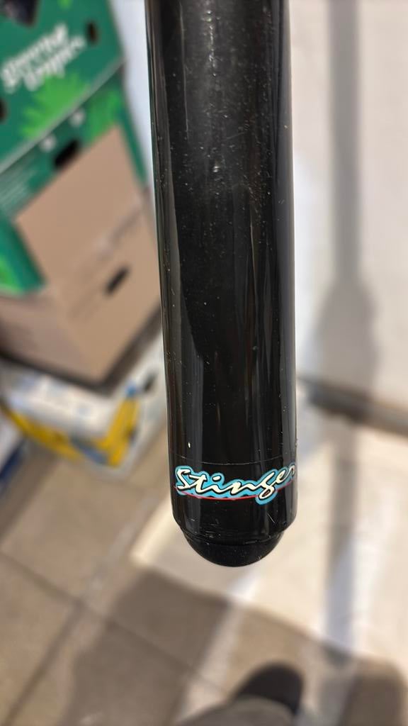 Pool keu Stinger (2 stuks), Sport en Fitness, Biljarten en Poolen, Ophalen, Zo goed als nieuw