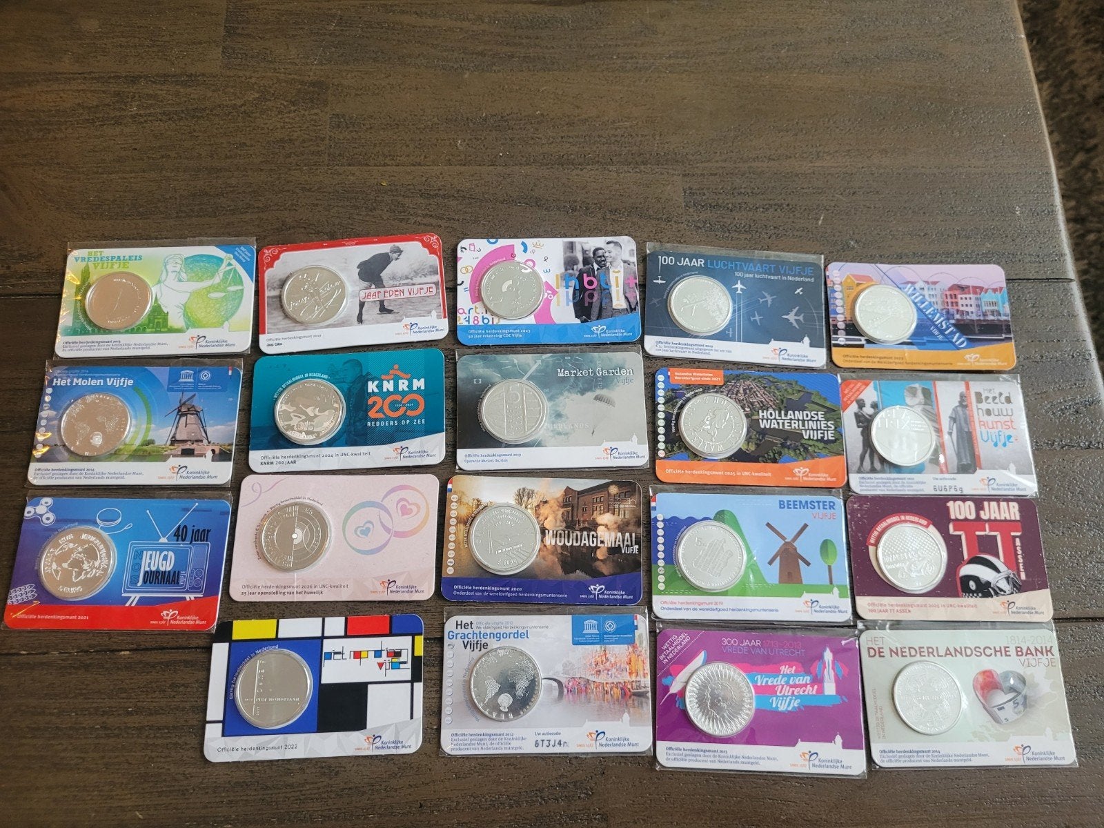 19x Herdenkingsmunten vijfjes coincards diverse soorten, Ophalen of Verzenden, 5 euro, Setje