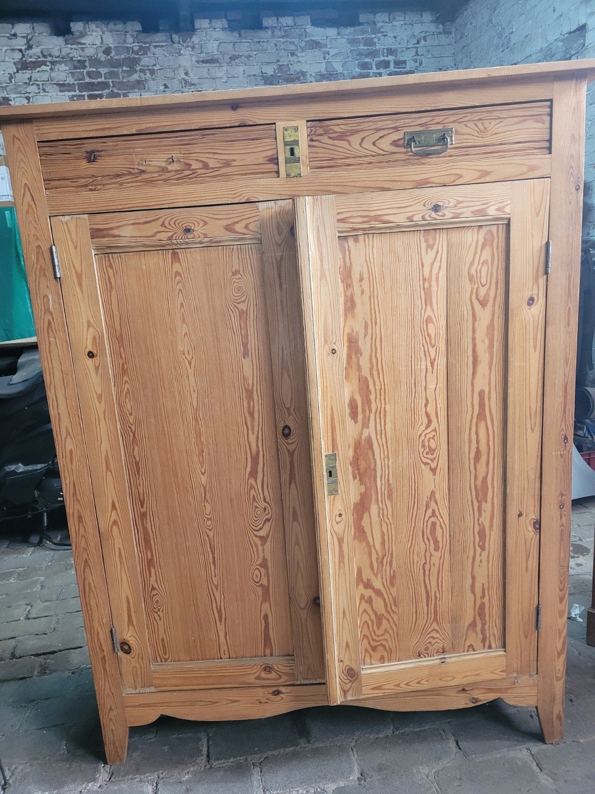 Petit garde robe en sapin