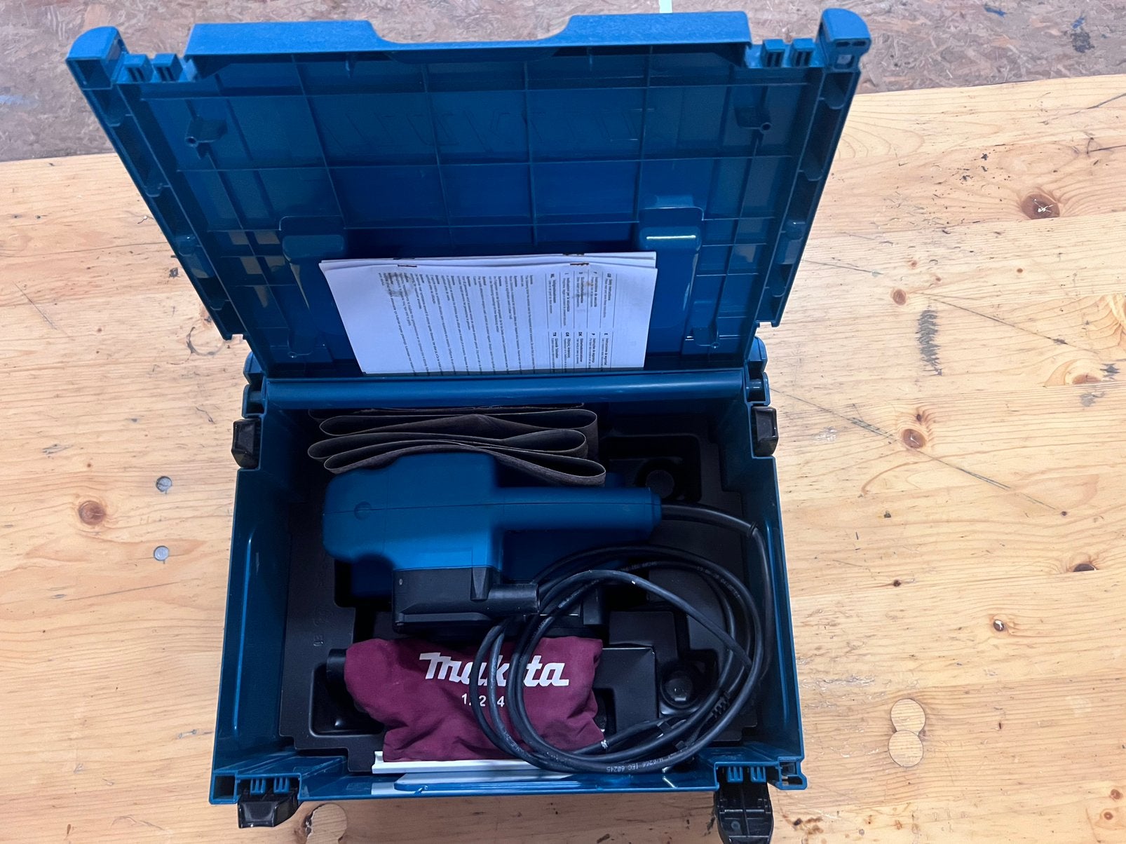 Makita 9911J – Ponceuse à bande 650 W avec coffret MAKPAC, Enlèvement, Comme neuf, Ponceuse à bande