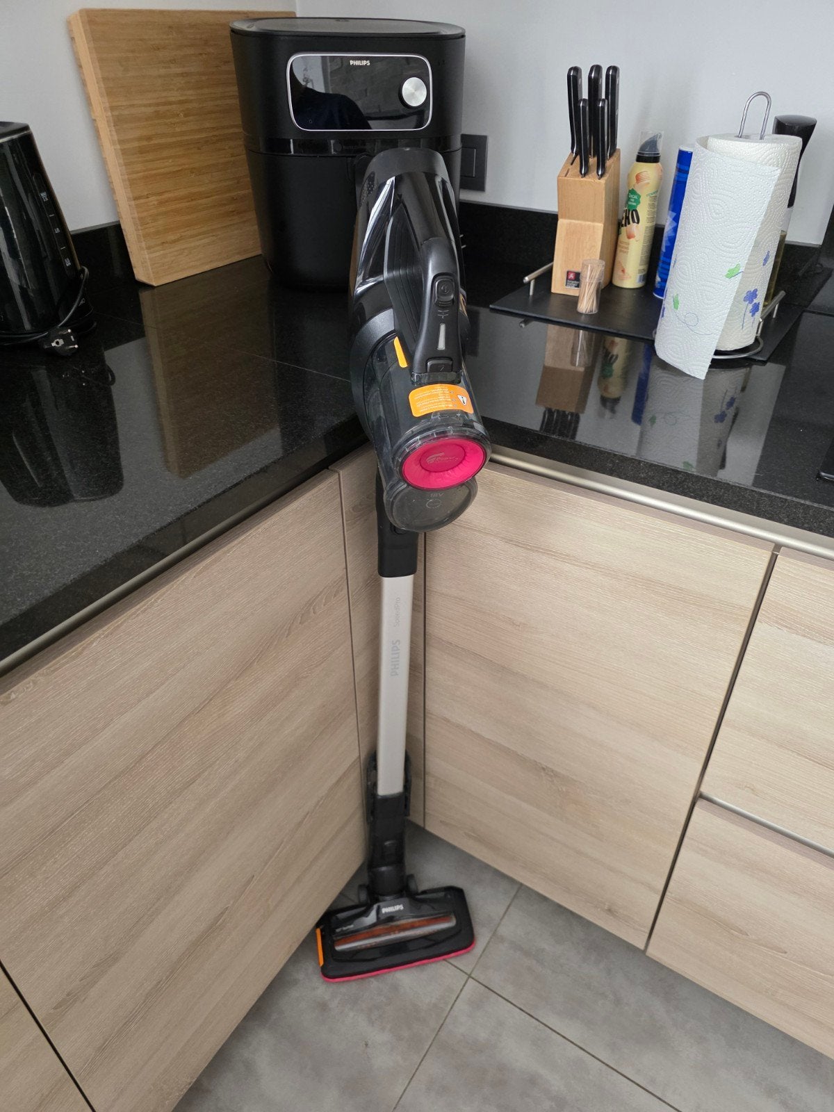 Philips Speedpro Draadloze Steelstofzuiger, Station de charge, Philips, Réservoir, Aspirateur balai