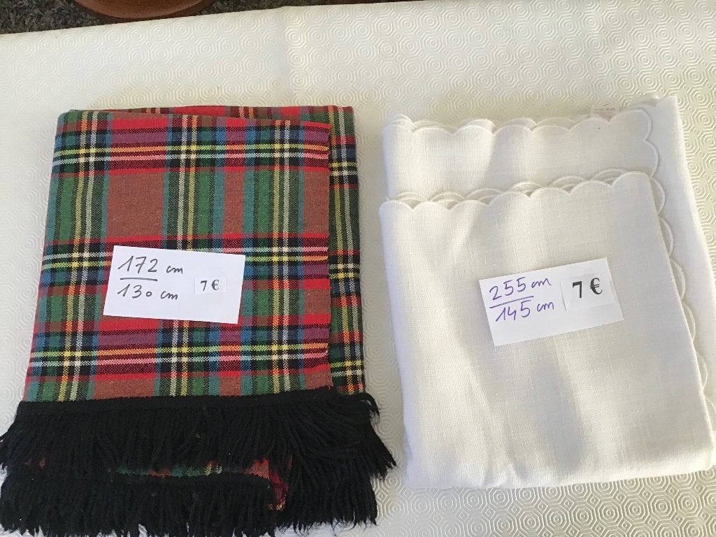 2 nappes en très bon état pour seulement 7 euros/pièce, Maison & Meubles, Nappe, Enlèvement ou Envoi, Comme neuf