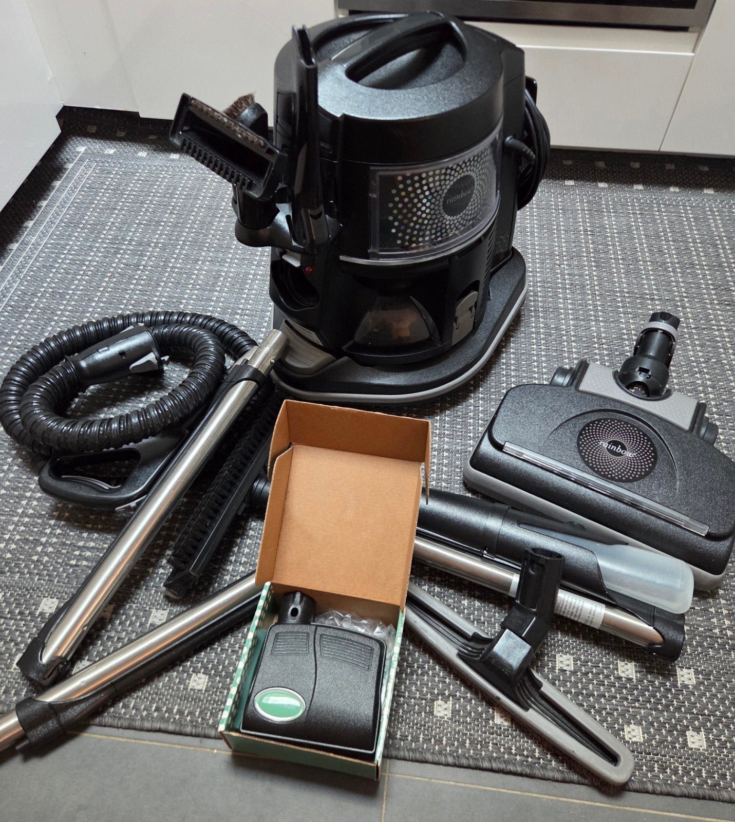 Rainbow E2 black met accessoires, Elektronische apparatuur, Stofzuigers, Gebruikt, Combi-reiniger, 1200 tot 1600 watt, Geschikt voor harde vloeren