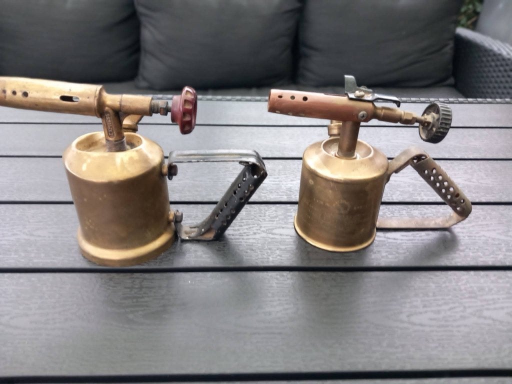 Lampes a souder en laiton, Enlèvement