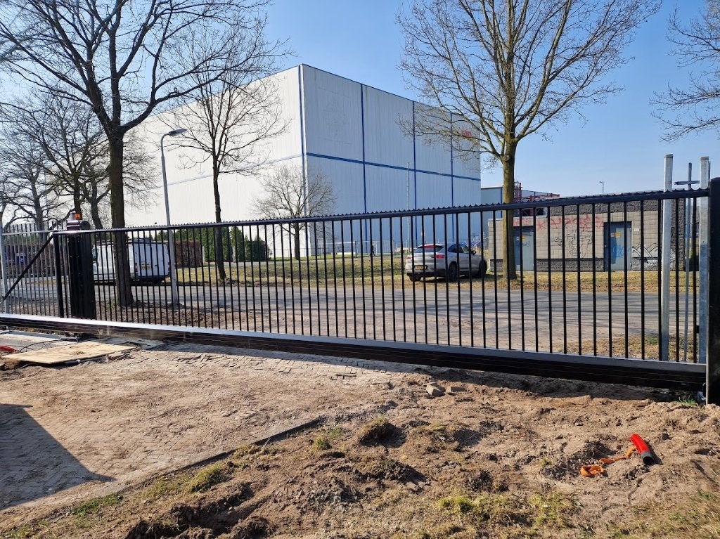 Vrijdragende spijlen schuifpoort of draaipoort incl montage, Tuin en Terras, Ophalen, Nieuw, IJzer, Schuifpoort