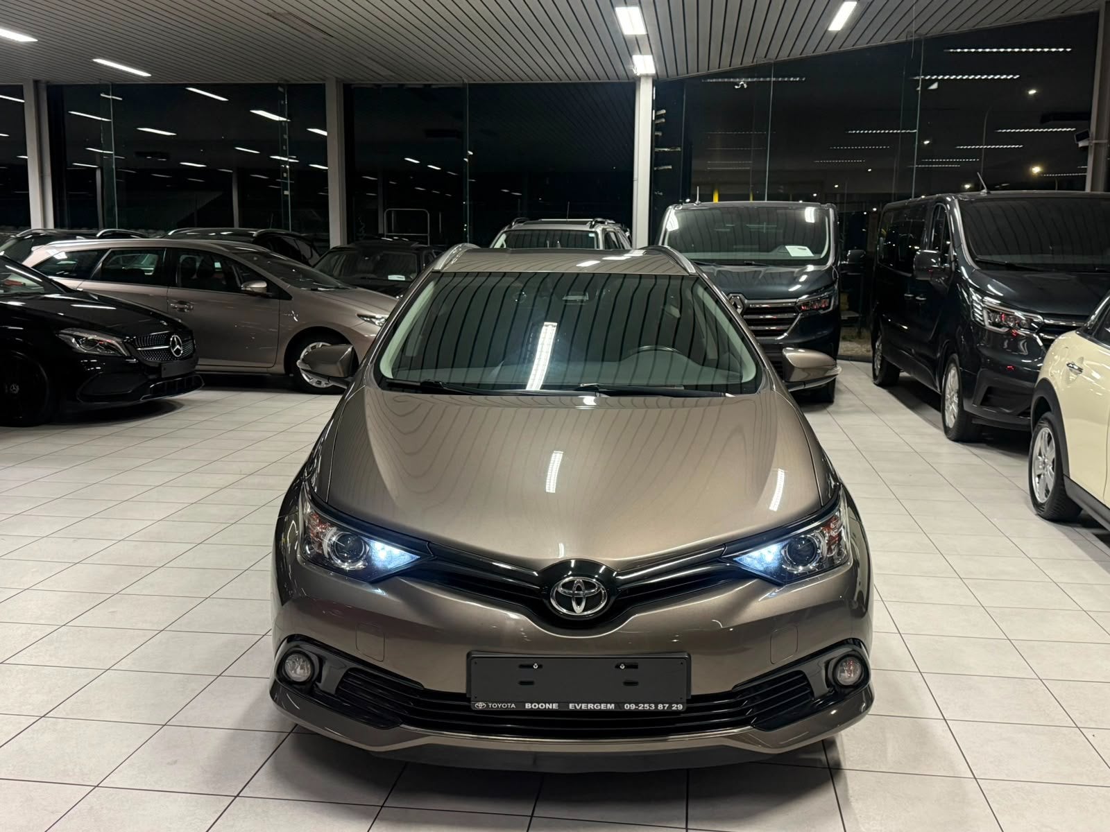 Toyota Auris, Auto's, Voorwielaandrijving, Euro 6, 83 kW, Zilver of Grijs