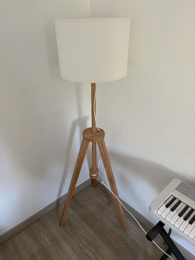 Staande lamp, hout (essen/wit), Huis en Inrichting, Lampen | Vloerlampen, E27 (groot), Zo goed als nieuw, Hout, Ophalen