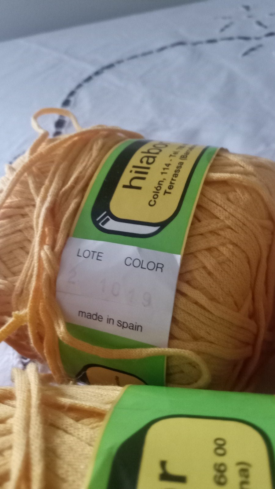 av5 boules de coton de 50gr artila jaune, Enlèvement ou Envoi, Comme neuf, Tricot ou Crochet, Autres types