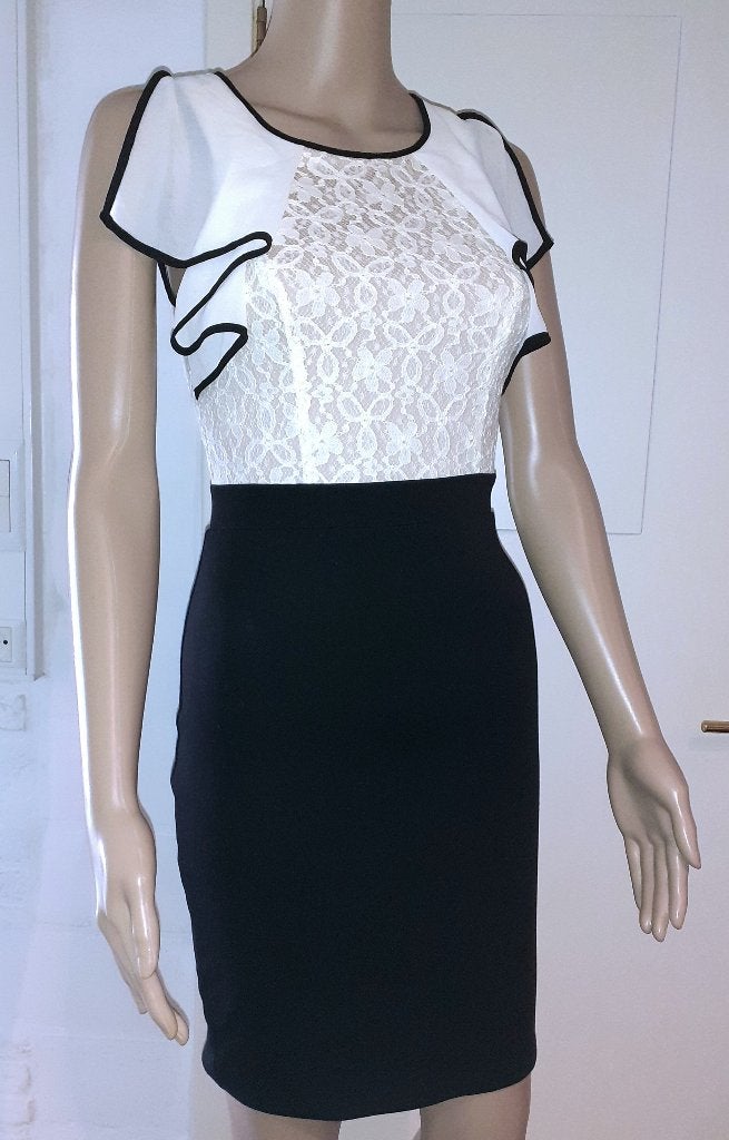 cocktailjurk zwart en crème met kant Lipsy XXS-XS of 32-34, Kleding | Dames, Zwart, Nieuw, Cocktailjurk, Ophalen of Verzenden
