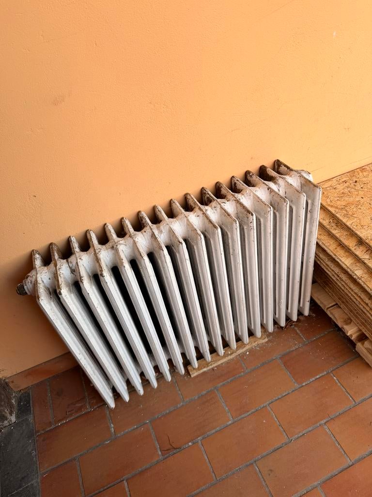 Ancien radiateur en fonte, Ophalen, Zo goed als nieuw, Radiator