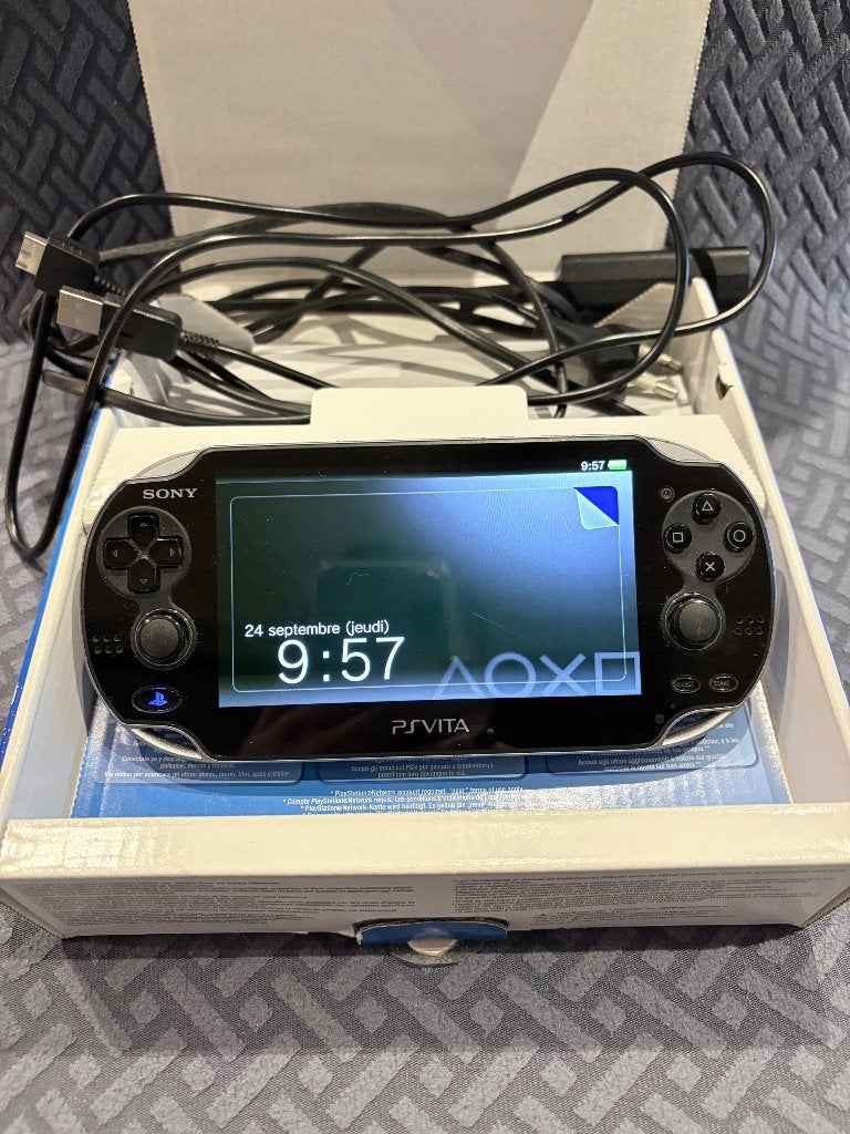Sony PS Vita PCH-1004 OLED + boîte + carte mémoire 16 Go, Ophalen, Zo goed als nieuw, Zwart