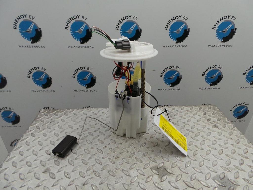 RENAULT TRAFIC BRANDSTOF POMP VOOR DE INJECTOR 2016, Ophalen of Verzenden, Gebruikt, Stiba lid