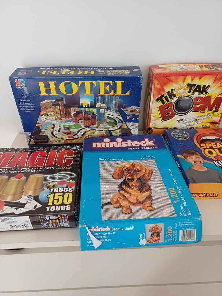 Gezelschapsspelletjes Speak out, hotel, tik tak Boem,, Ophalen