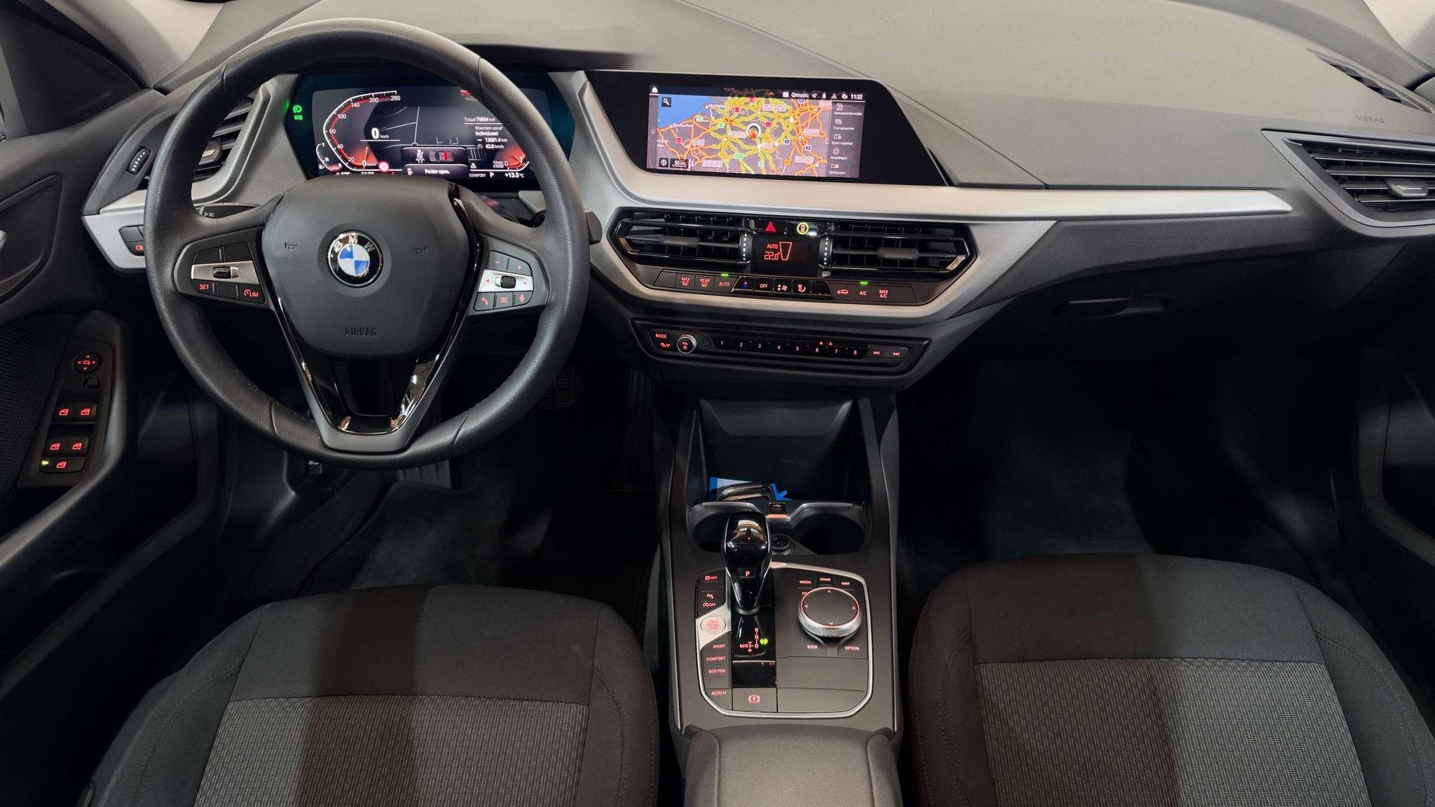 BMW 116 iA | 79.000km | 2023 | Automaat | Benzine | Garant, Auto's, Automaat, Gebruikt, Zwart, Zwart