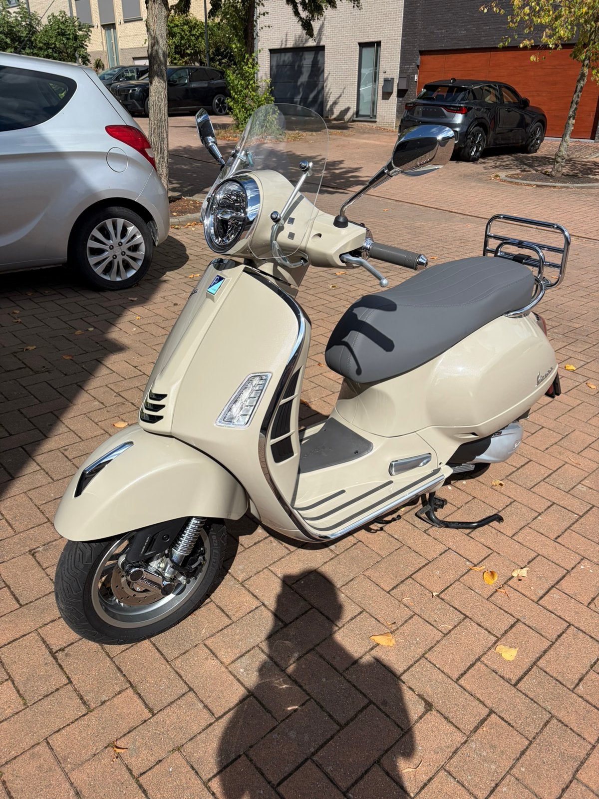 Vespa 300 gts, nieuwstaat, 1100 km, Vélos & Vélomoteurs, Scooters | Vespa, Autres modèles, 300 cm³, Comme neuf, Enlèvement