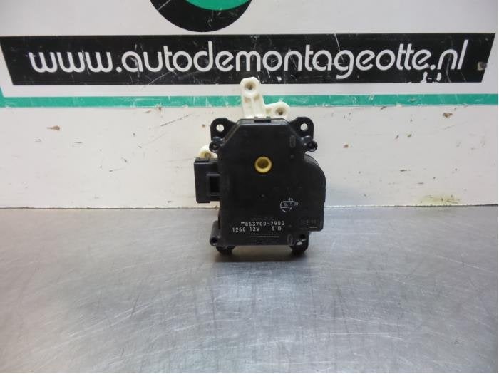 Kachelklep Motor van een Toyota Yaris (Yaris 1 00-), Gebruikt, -, -, Ophalen of Verzenden