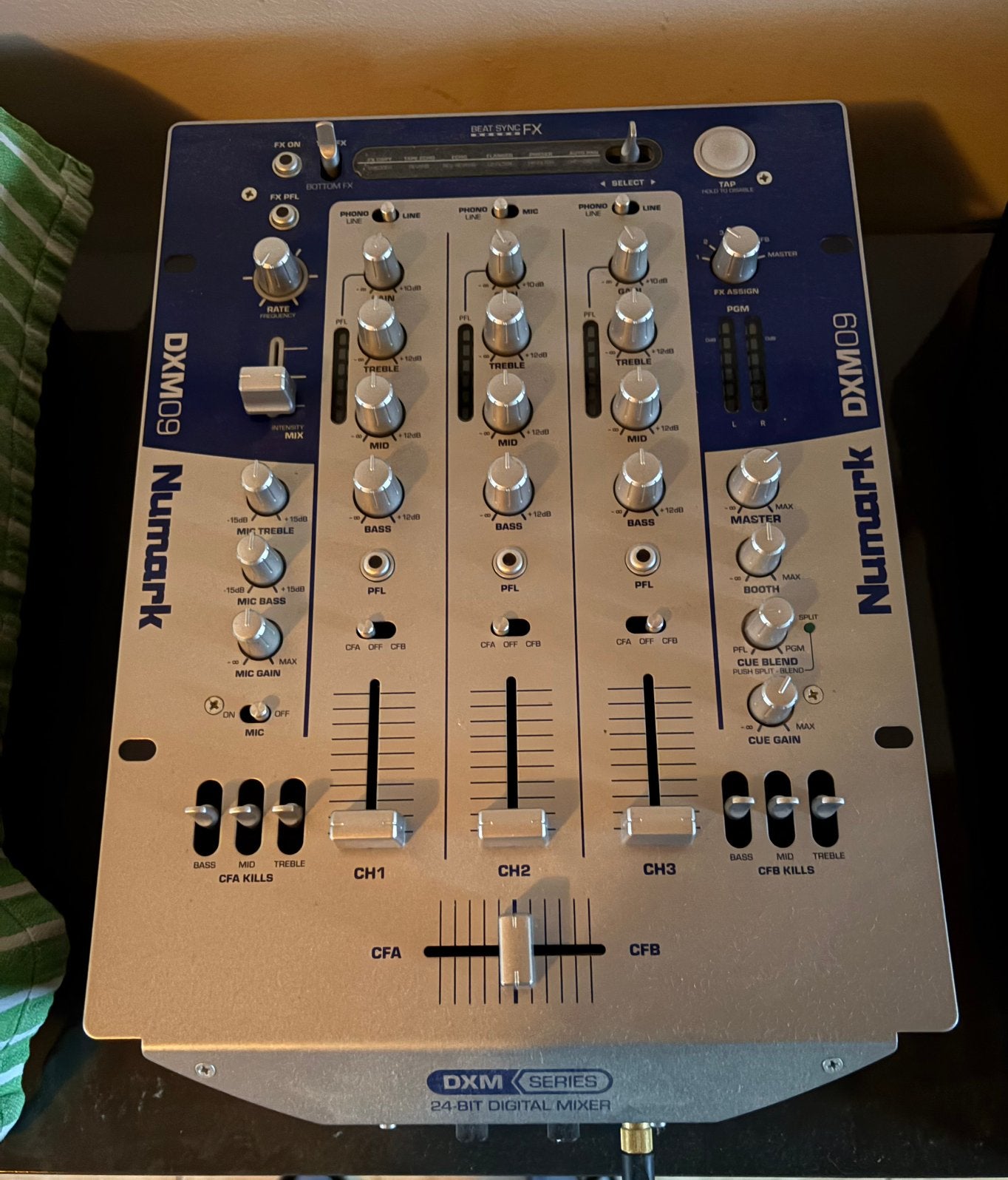 Numark DXM09 mixer, Muziek en Instrumenten, Ophalen of Verzenden, Gebruikt, Minder dan 5 kanalen, Microfooningang