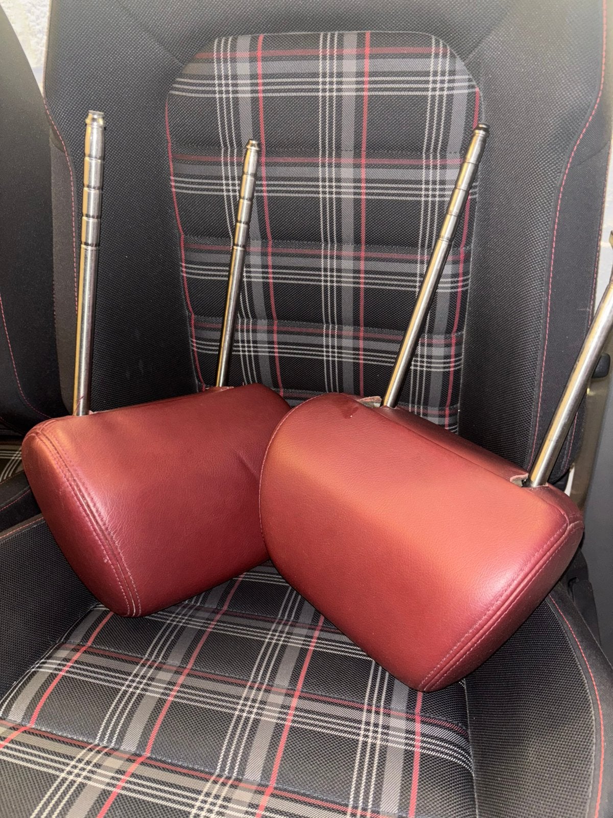 Appui tête siège golf 6 cuir bordeaux, Autos : Pièces & Accessoires, Enlèvement