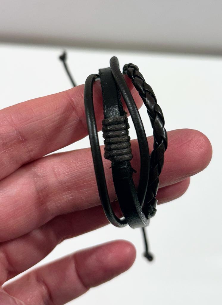 Donkerbruine-zwarte lederen armband, Bijoux, Sacs & Beauté, Bracelets, Enlèvement ou Envoi, Neuf, Noir, Cuir
