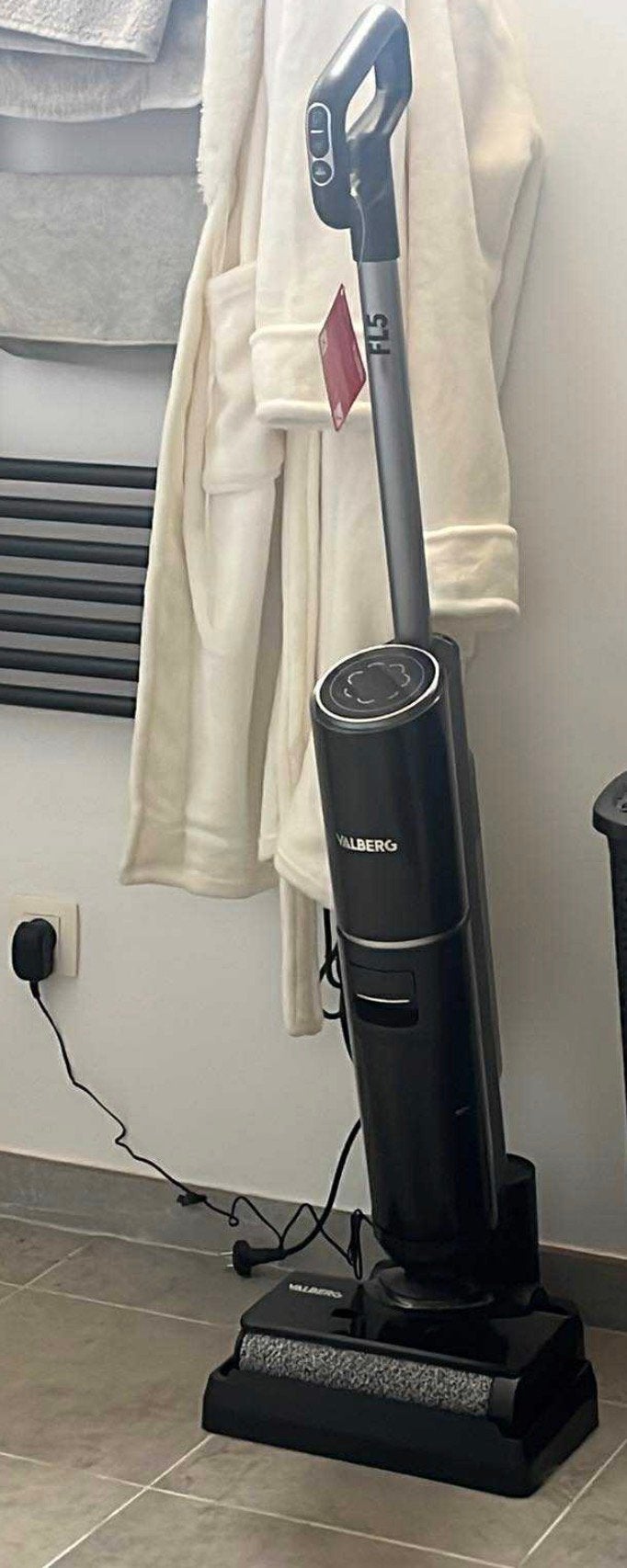 Aspirateur laveur valberg, Electroménager, Station de charge, Aspirateur balai, Autres marques, Comme neuf
