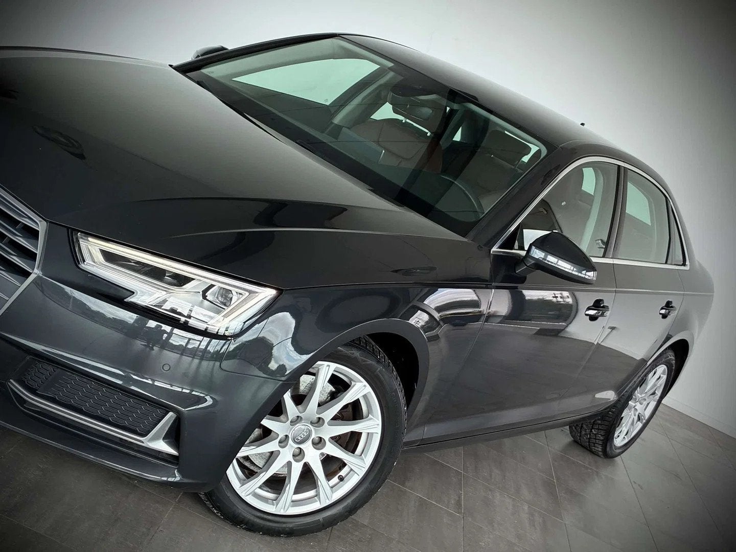 Audi A4 2.0 TDi -COCKPIT-CARPLAY-GPS-CUIR-JANTES17-PDC, Auto's, Automaat, 4 deurs, Gebruikt, 4 cilinders