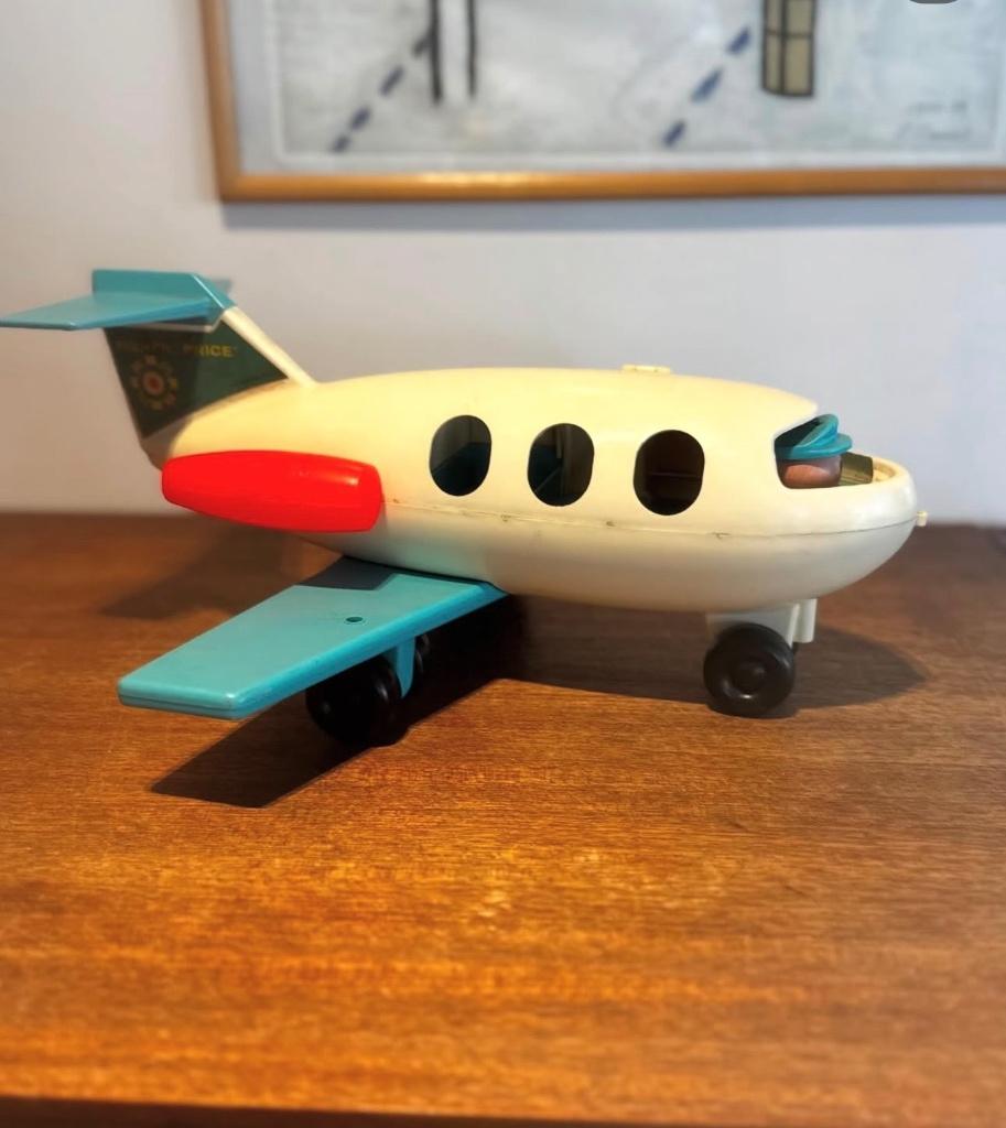Avion miniature Fisher Price, Enlèvement