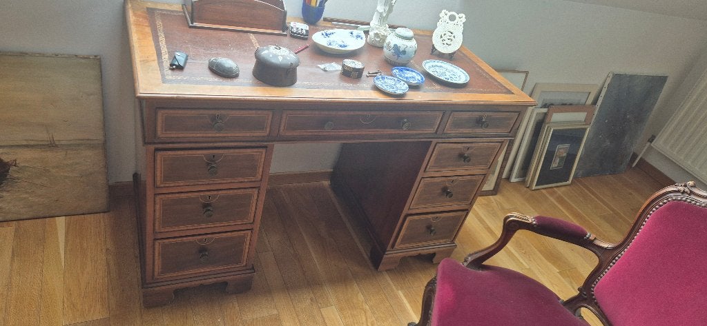 Bureau ancien de style anglais, Enlèvement