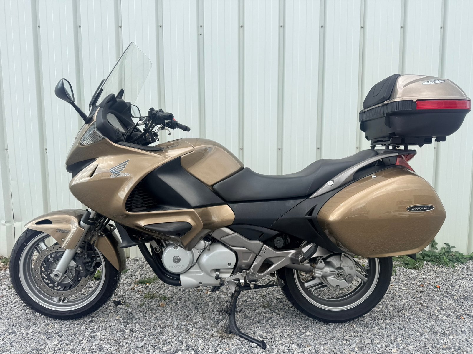 Honda Deauville 700 seulement 23000km, Permis Moto A, Tourisme, Entreprise, Occasion