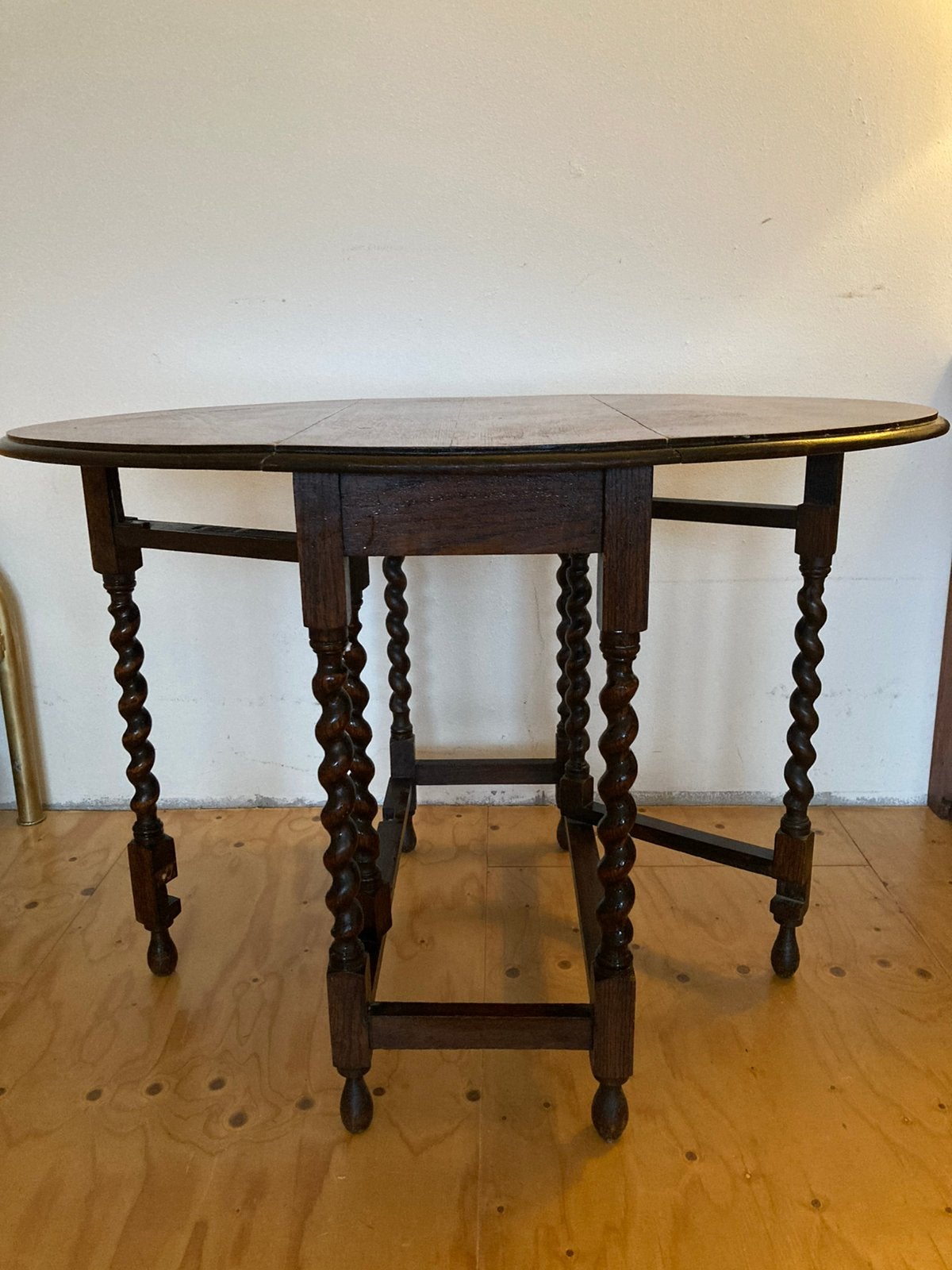 Engelse hangoortafel, Enlèvement