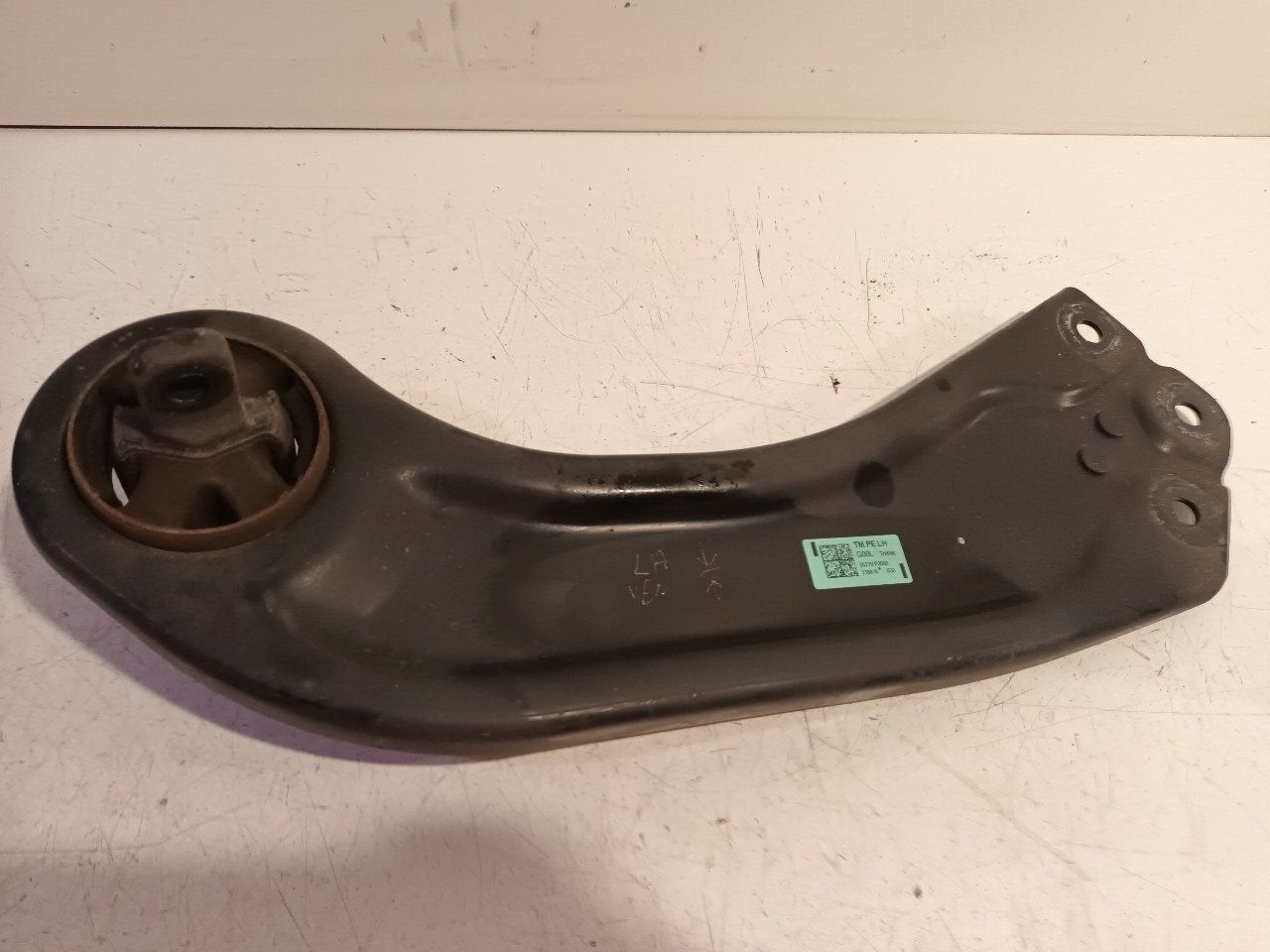 Draagarm links achter Hyundai Santa Fe, Onderdelen@venauto.nl, Van der Ven Autorecycling B.V., Gebruikt, Ettenseweg 76, 4706 PB Roosendaal, The Netherlands