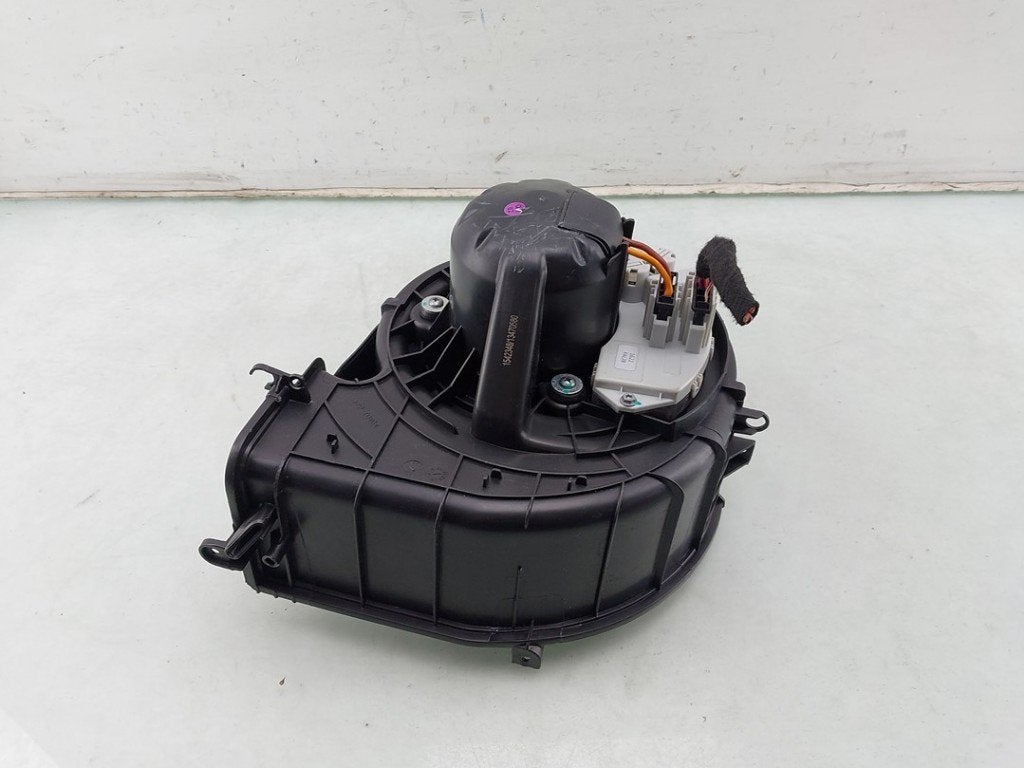 VENTILATEUR RADIATEUR MOTEUR BMW X6 (E71 / E72), Utilisé, BMW, Petuelring 130
80809  München, DE, Bayerische Motoren Werke AG