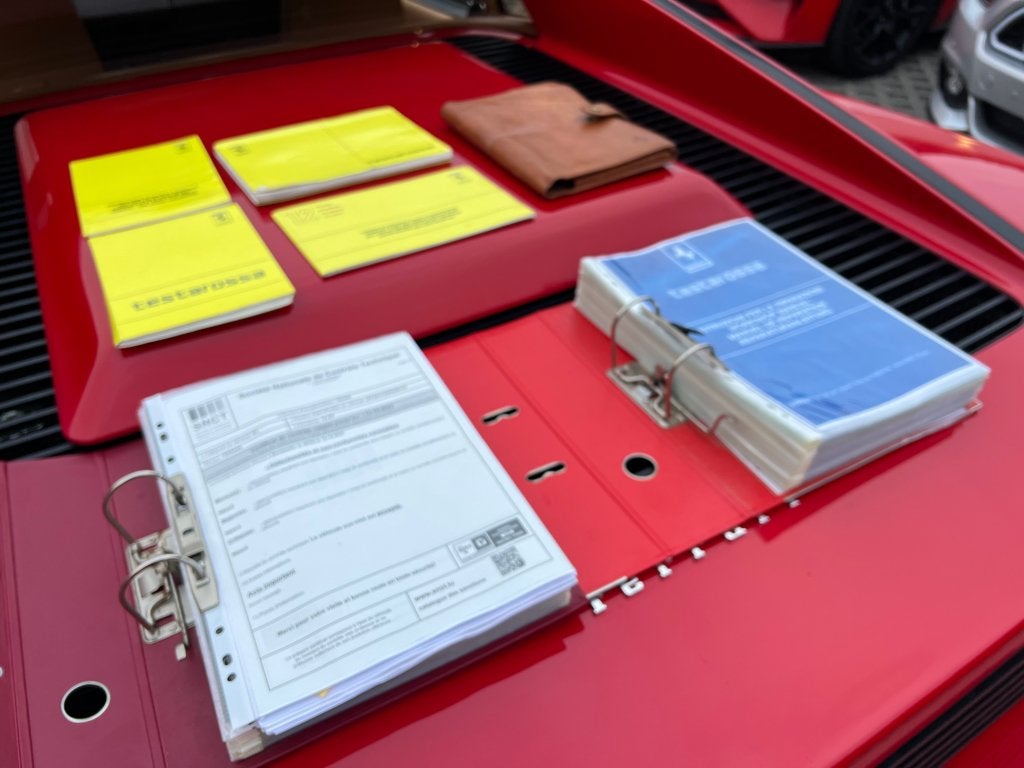 TESTAROSSA - Volledige geschiedenis -, Auto's, Achterwielaandrijving, Zwart, 12 cilinders, Leder