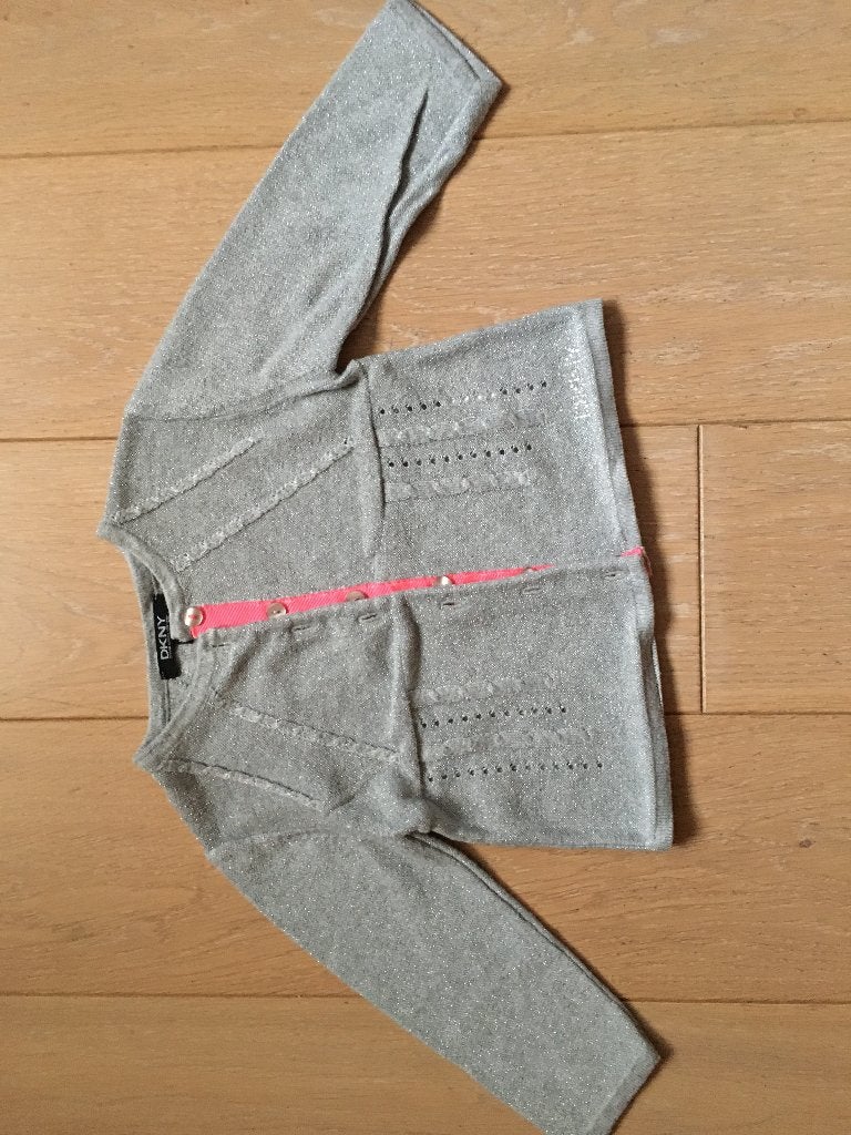 Gilet grijs DKNY maat 86, Enfants & Bébés, Vêtements de bébé | Taille 86, Enlèvement ou Envoi, DKNY., Comme neuf, Chemisette ou Manches longues
