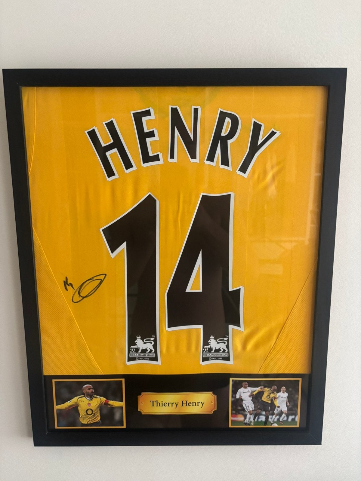 Gesigneerd Thierry Henry 2005/2006 Arsenal shirt., Verzamelen, Ophalen, Zo goed als nieuw, Shirt
