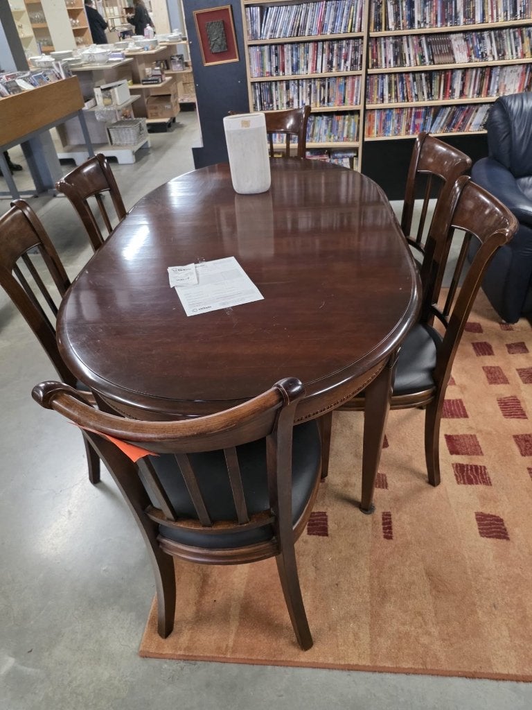 Antiek tafel sett, Ophalen