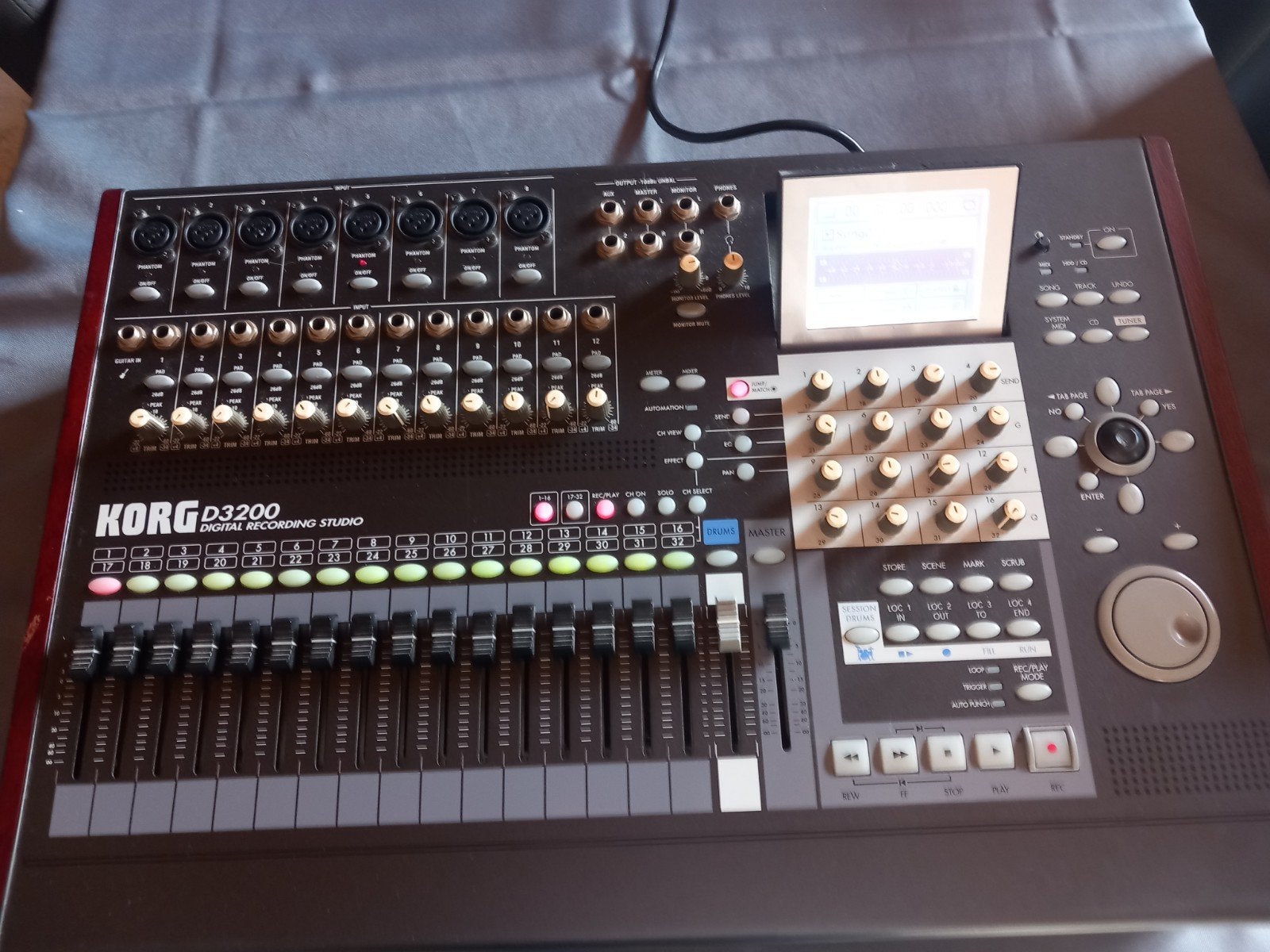 Korg mengpaneel D3200, Muziek en Instrumenten, Ophalen, Zo goed als nieuw, 20 kanalen of meer, Microfooningang