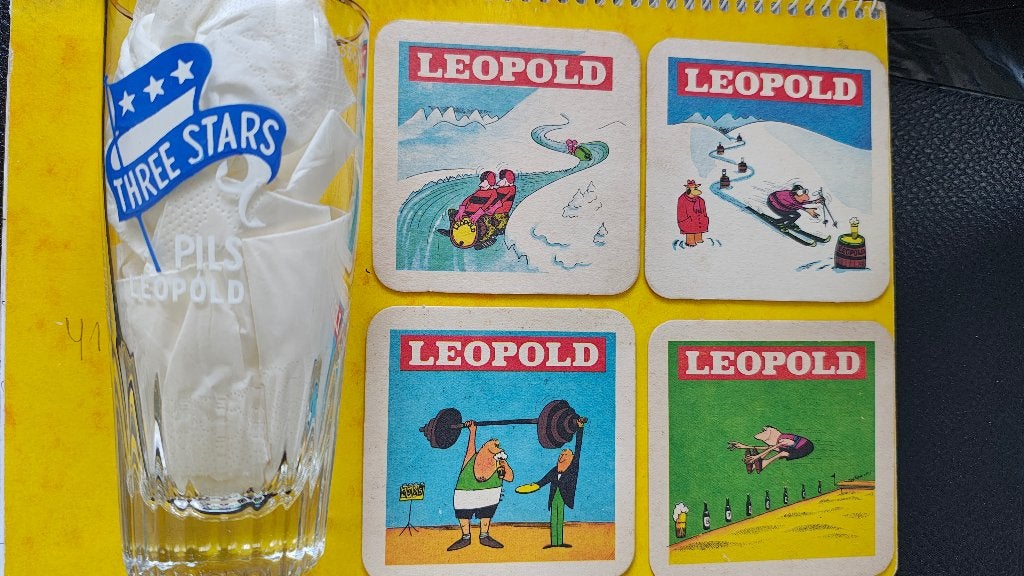 Brasserie Leopold verre émaillé + 4 sous-bock, Collections, Envoi, Utilisé, Verre ou Verres, Autres marques